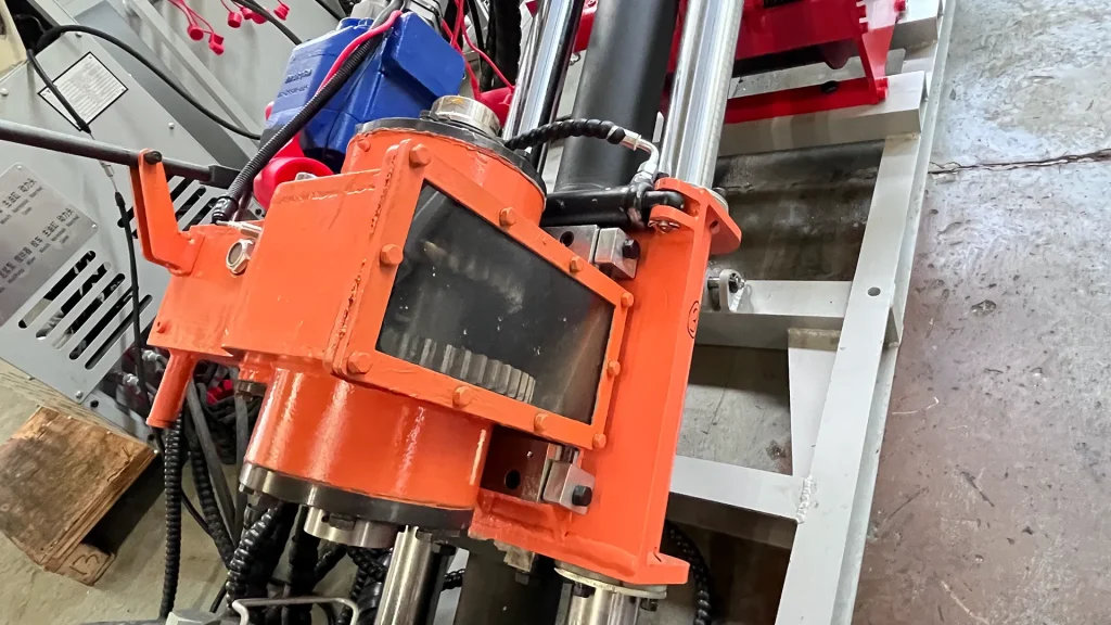 Hydraulic system and side-sliding chuck of CB1000 surface coring drilling rig - key specs for geothermal drilling torque and angle flexibility